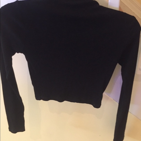**SOLD**Black Long Sleeve Crop Top ASOS - Picture 2 of 7